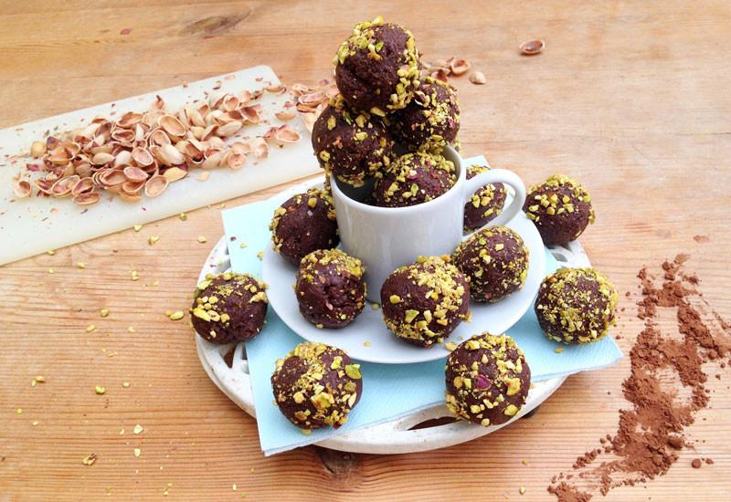Cacao, Clementine & Pistachio Energy Balls